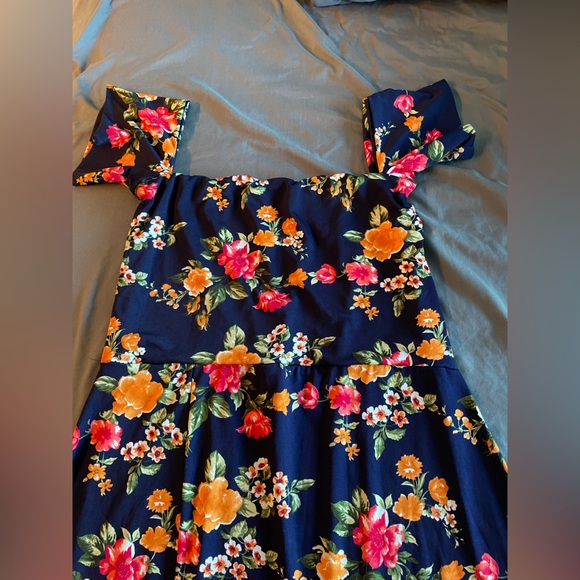 24/7 Comfort Eleanor Black Floral Side Slit Maternity Dress - Picture 8 of 12